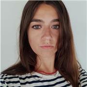 Ragazza laureata con 110 e lode in impartisce lezioni in materia scientifiche